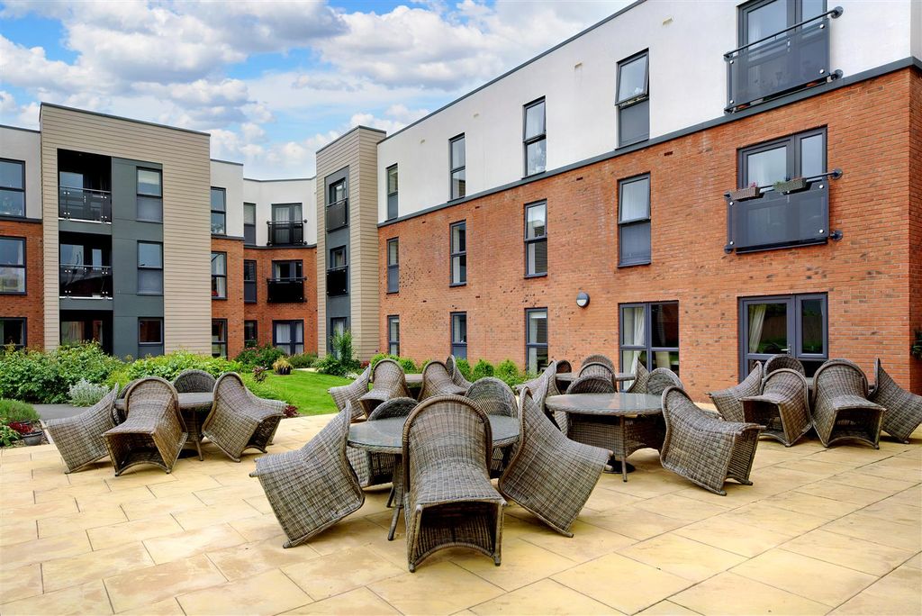 Property photo 1 of 14 8553606-Exterior02.Jpg