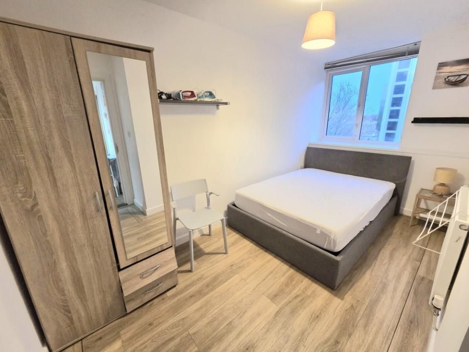 Property photo 3 of 8 Bed 2.Jpeg