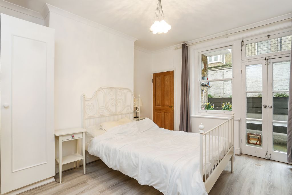 Property photo 3 of 24 63B Fairholme Road L