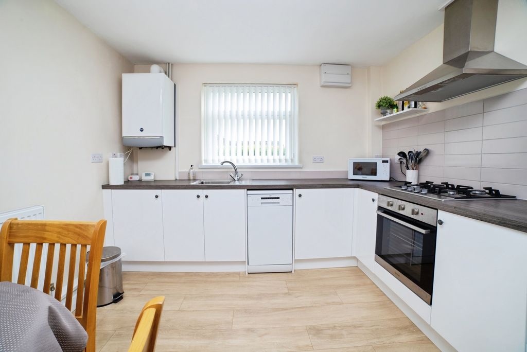 Property photo 3 of 17 Photo