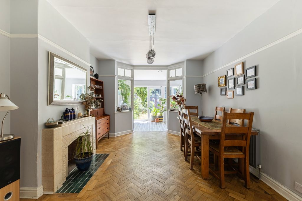 Property photo 3 of 13 Canterbury Grove-...
