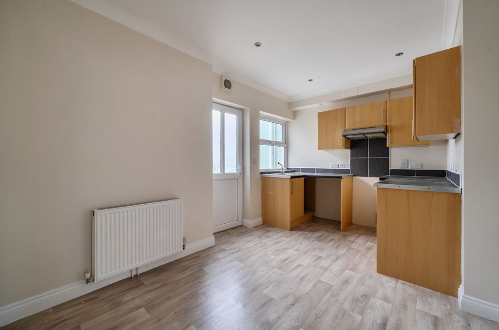 Property photo 3 of 23 1431756-12-69c2Bc...