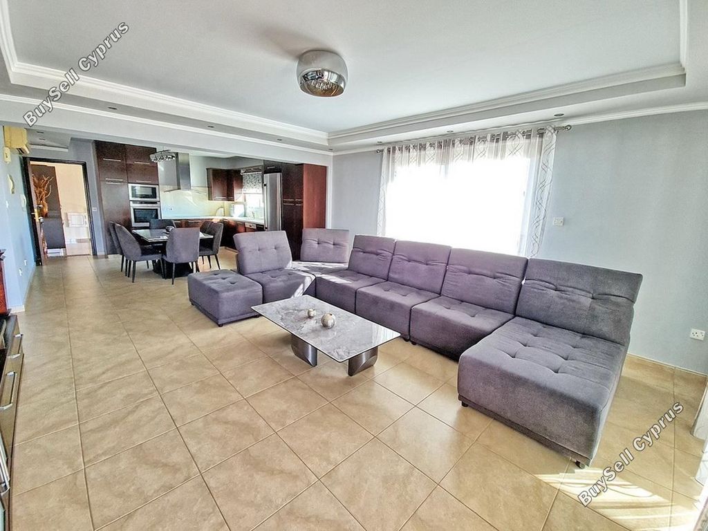 Property photo 2 of 34