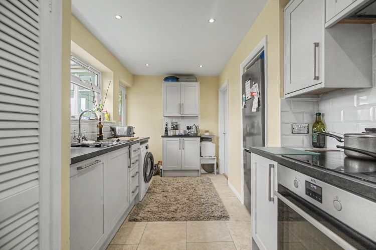 Property photo 2 of 9 330103