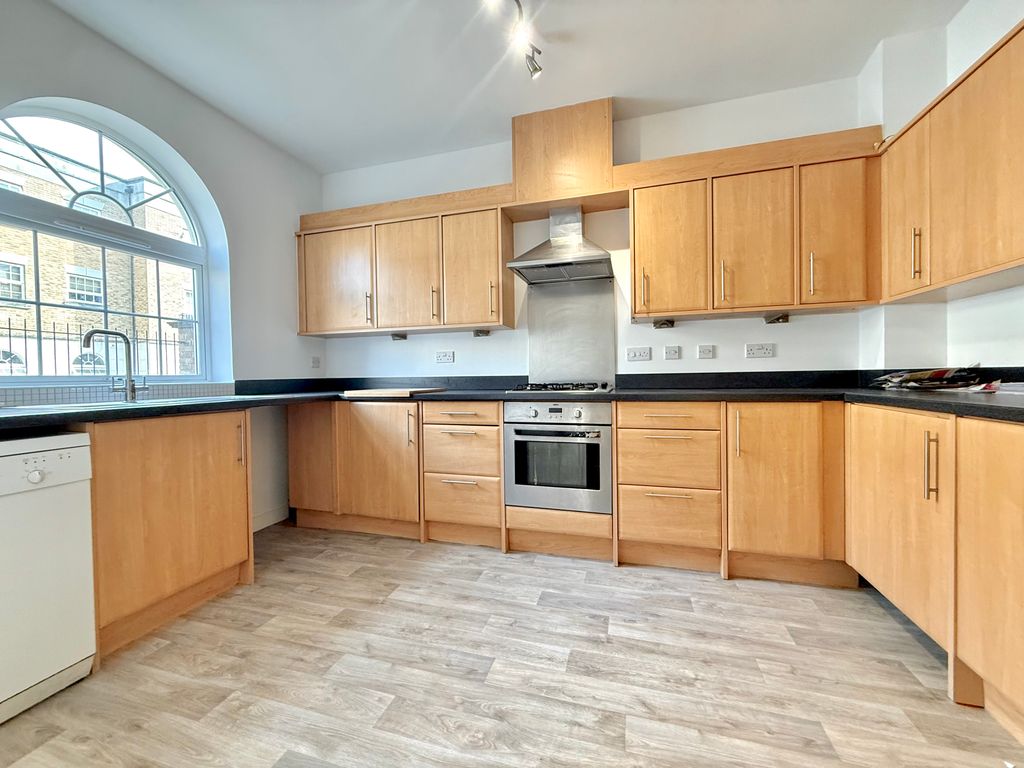 Property photo 3 of 12 Annex