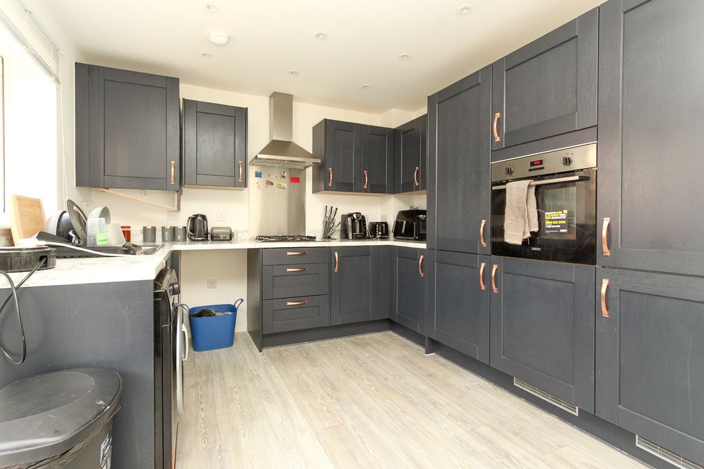 Property photo 2 of 8 Kitchen Area