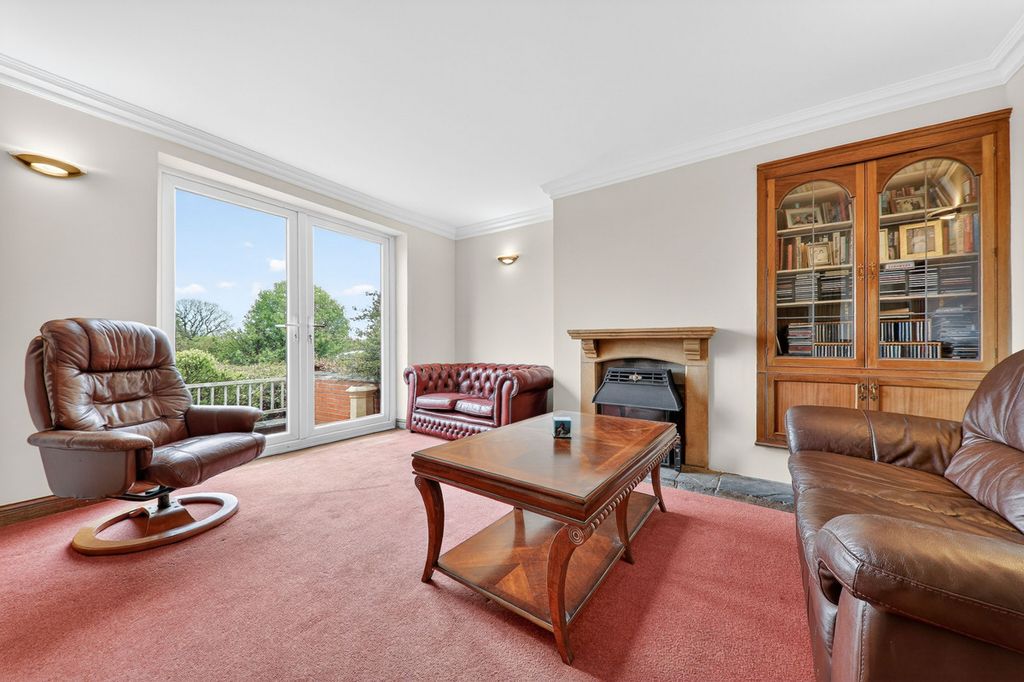 Property photo 3 of 33