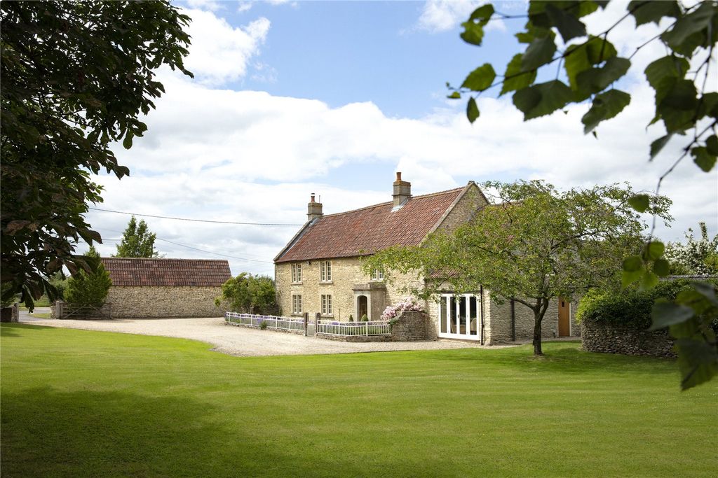 Property photo 1 of 76 Picture No. 01