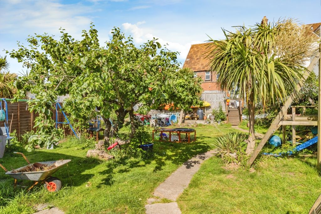 Property photo 2 of 17 Photo