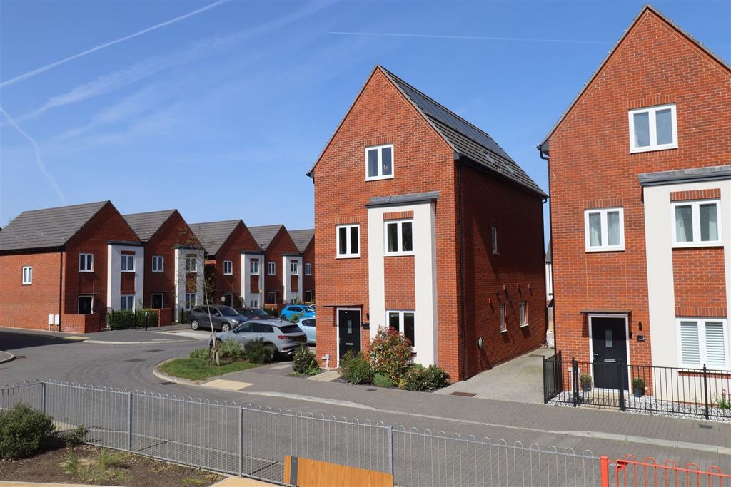 Property photo 1 of 18 Front