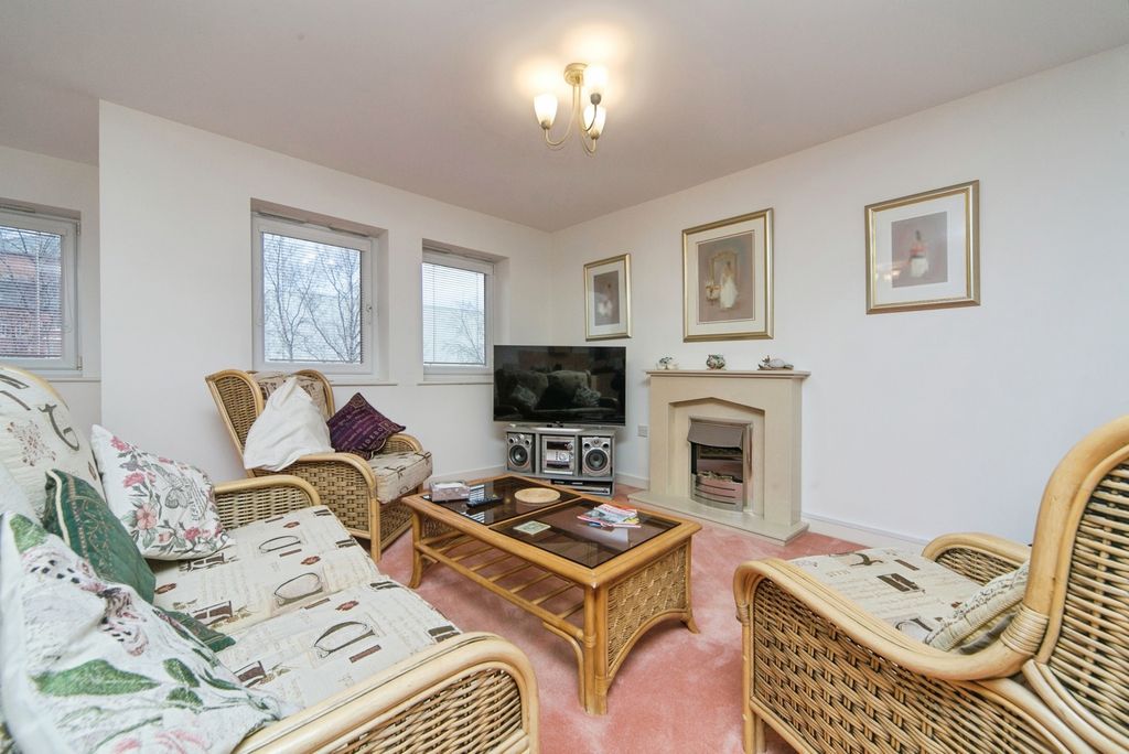 Property photo 3 of 16 Lounge Arear