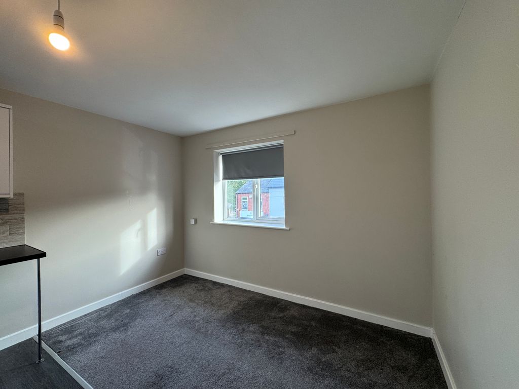 Property photo 3 of 7 Lounge Area