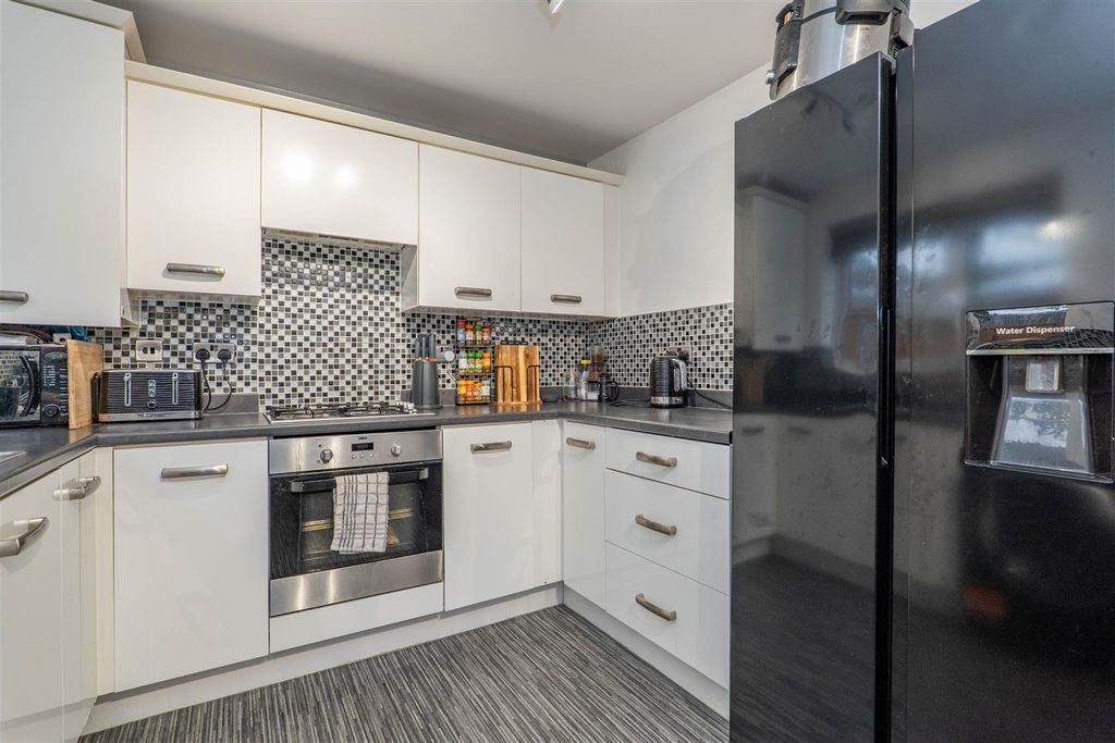 Property photo 3 of 22 Kitchen/Diner