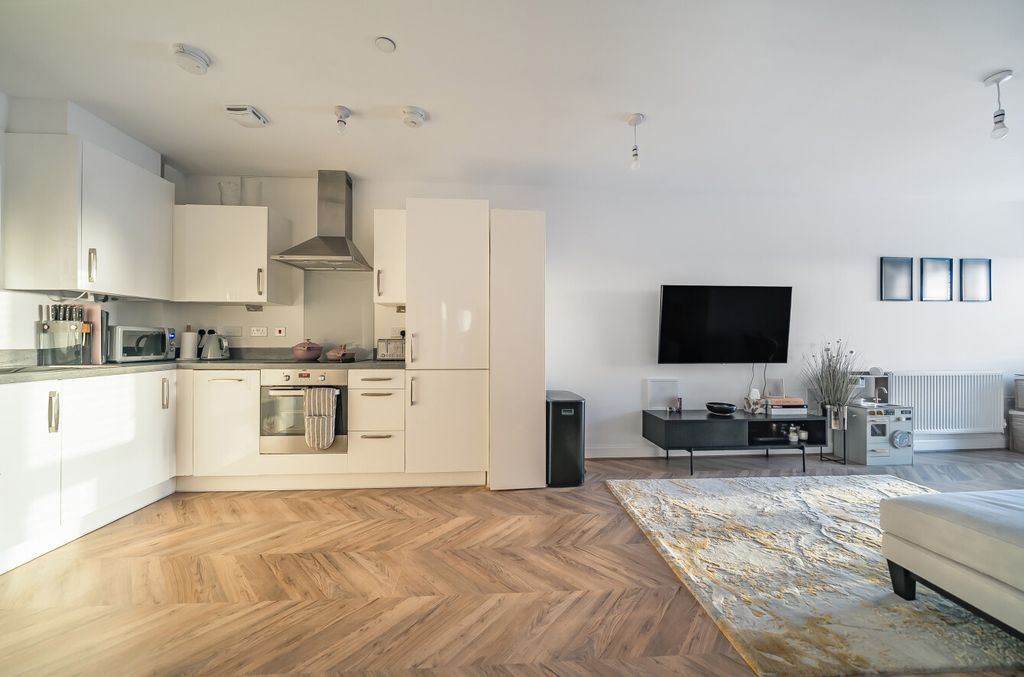 Property photo 2 of 8 1382385-23-691Df5...