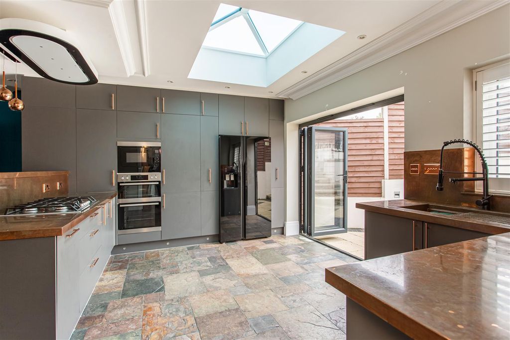 Property photo 2 of 16 Kitchen