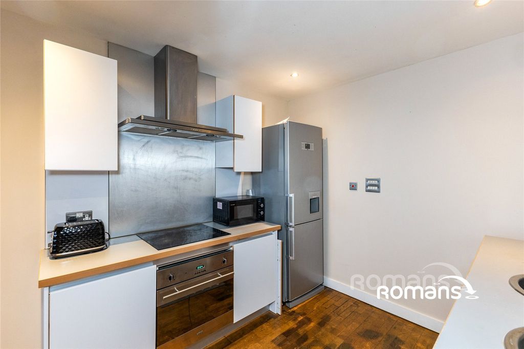 Property photo 2 of 12 Picture No. 24