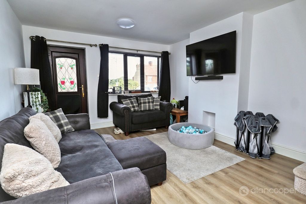 Property photo 3 of 21 5260505