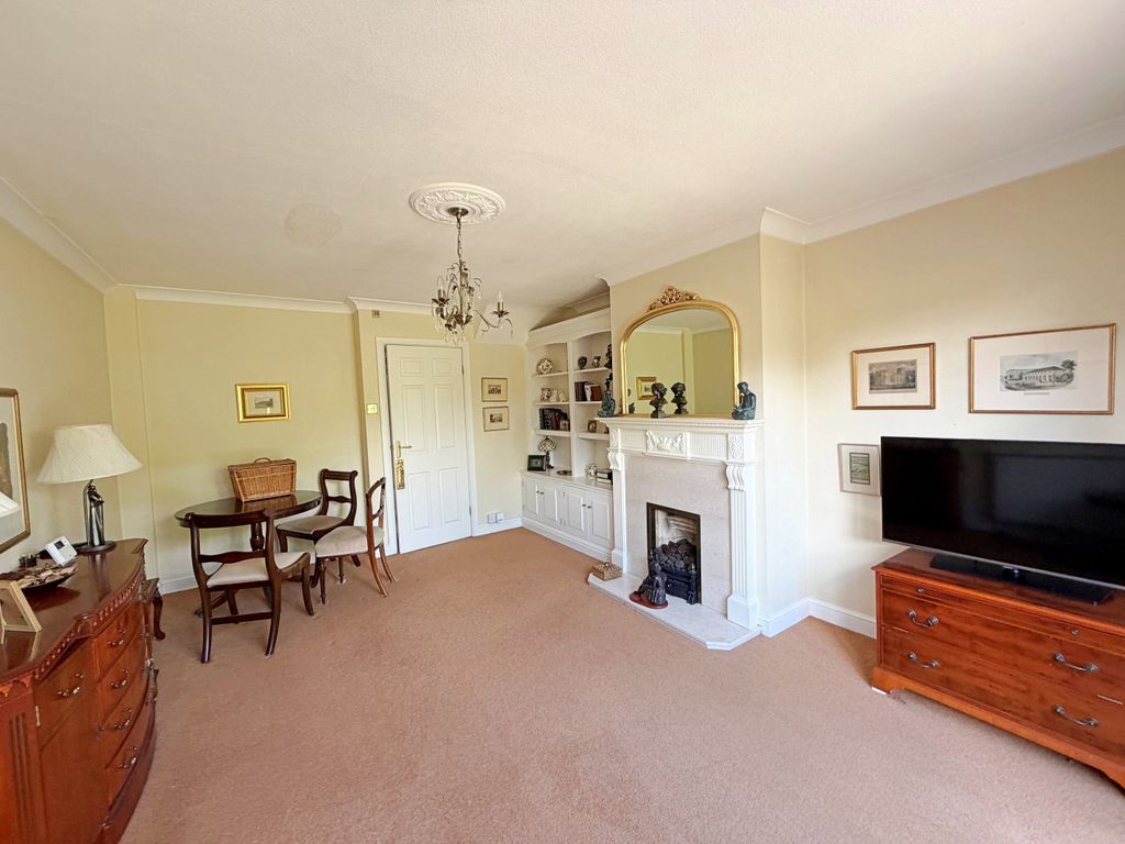 Property photo 2 of 13 Lounge