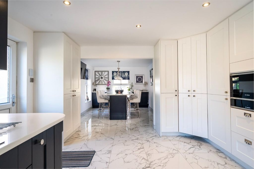 Property photo 3 of 29 Kitchen