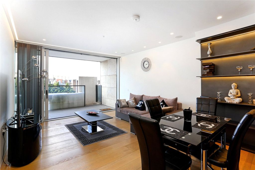 Property photo 1 of 22 Picture No. 05