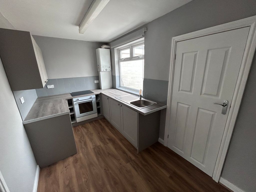 Property photo 3 of 7 Kitchen