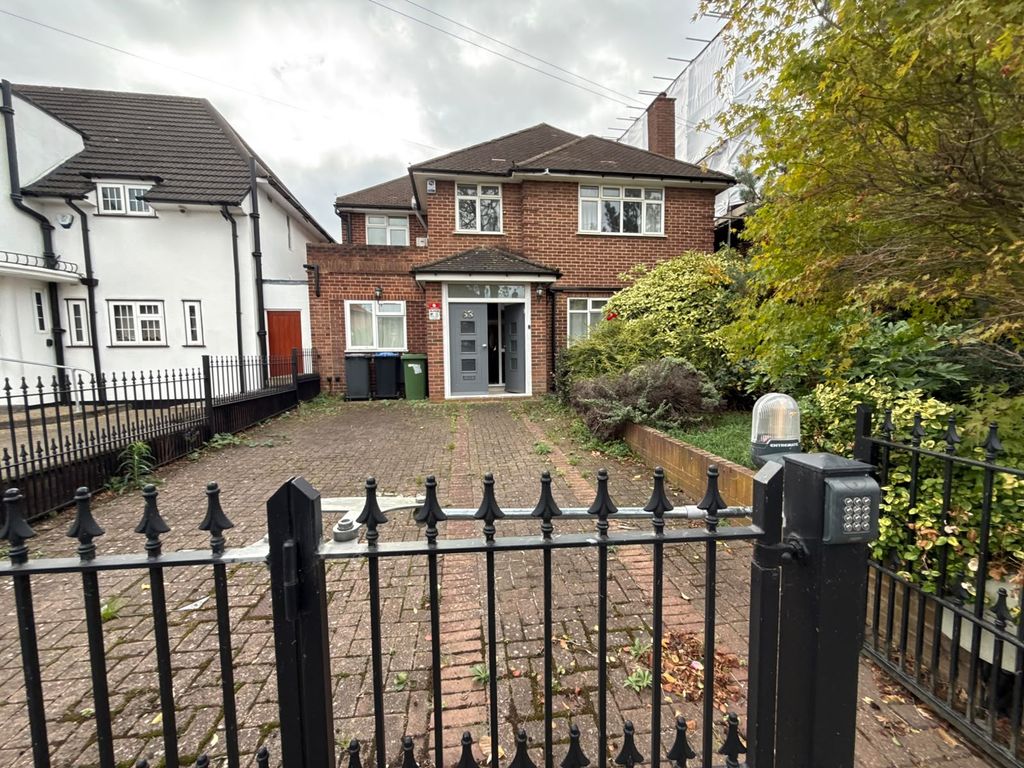 Property photo 2 of 31