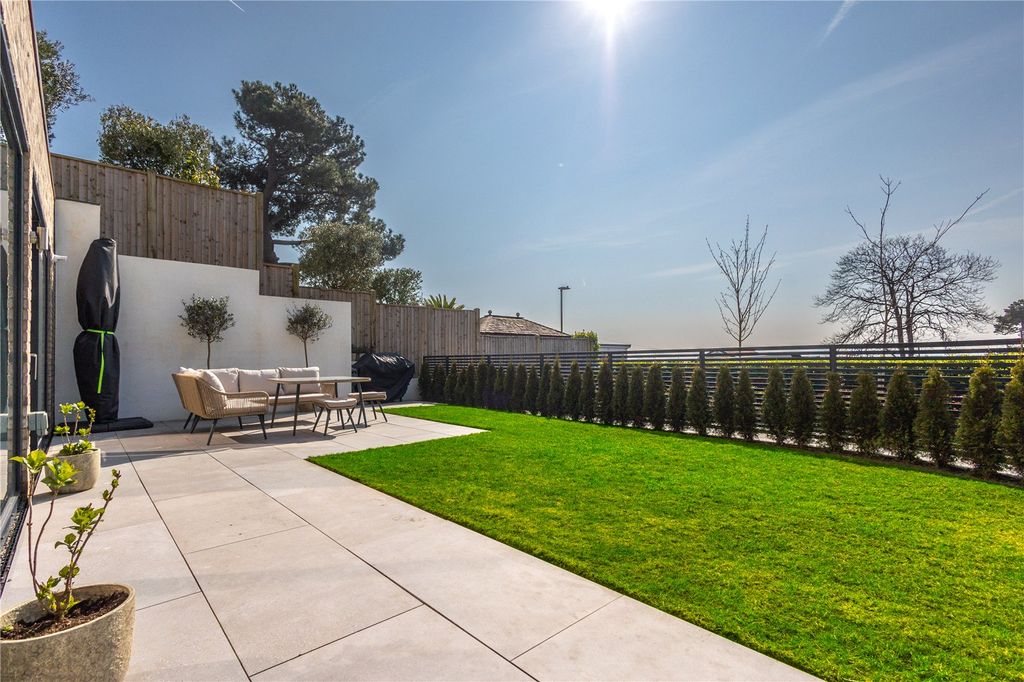 Property photo 1 of 22 Picture No. 28