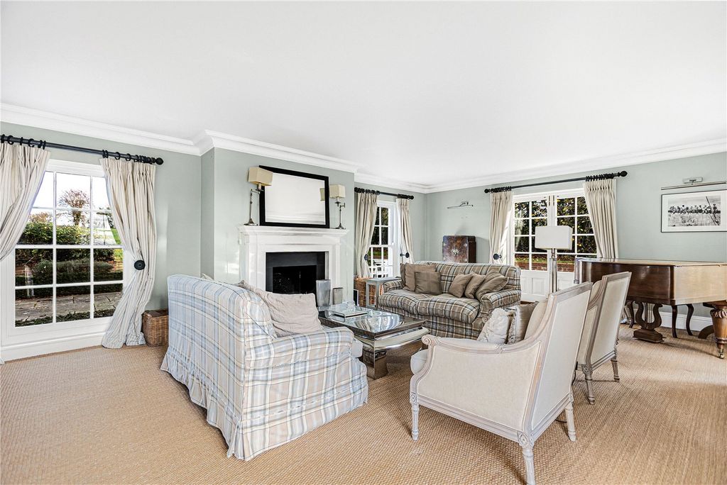 Property photo 3 of 19 Sitting Room