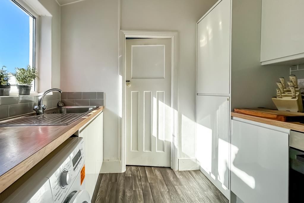 Property photo 3 of 9 Kitchen