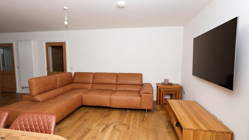Property photo 2 of 16 Lounge