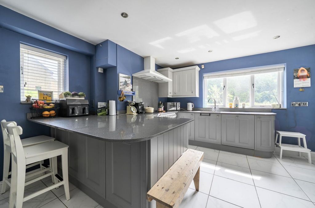Property photo 2 of 17 1465427-25-6A0Ed7A06F6F7.Jpg