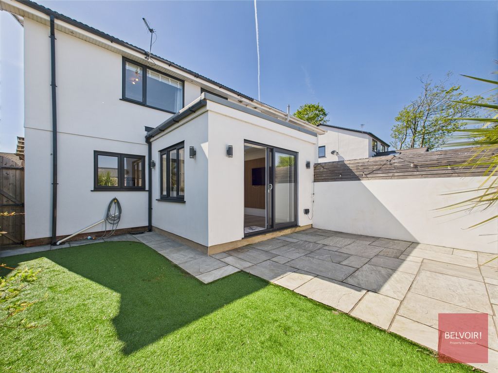 Property photo 2 of 27