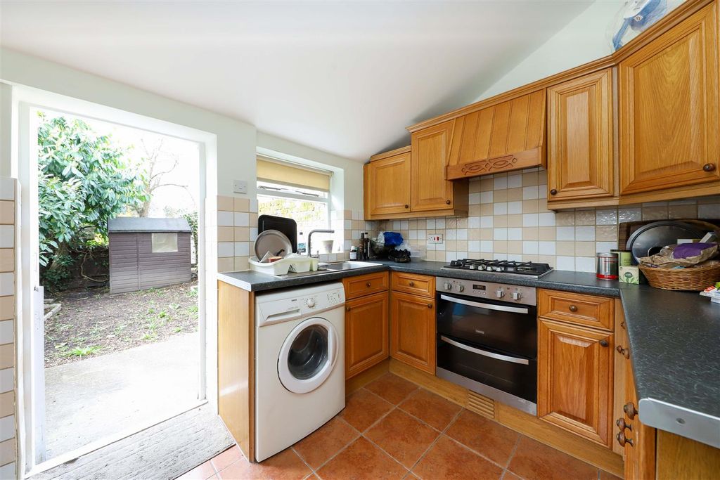 Property photo 2 of 10 Kitchen