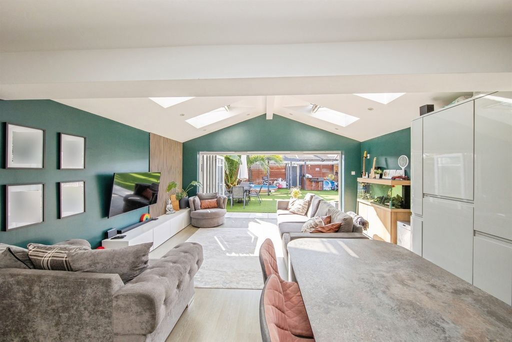 Property photo 3 of 19