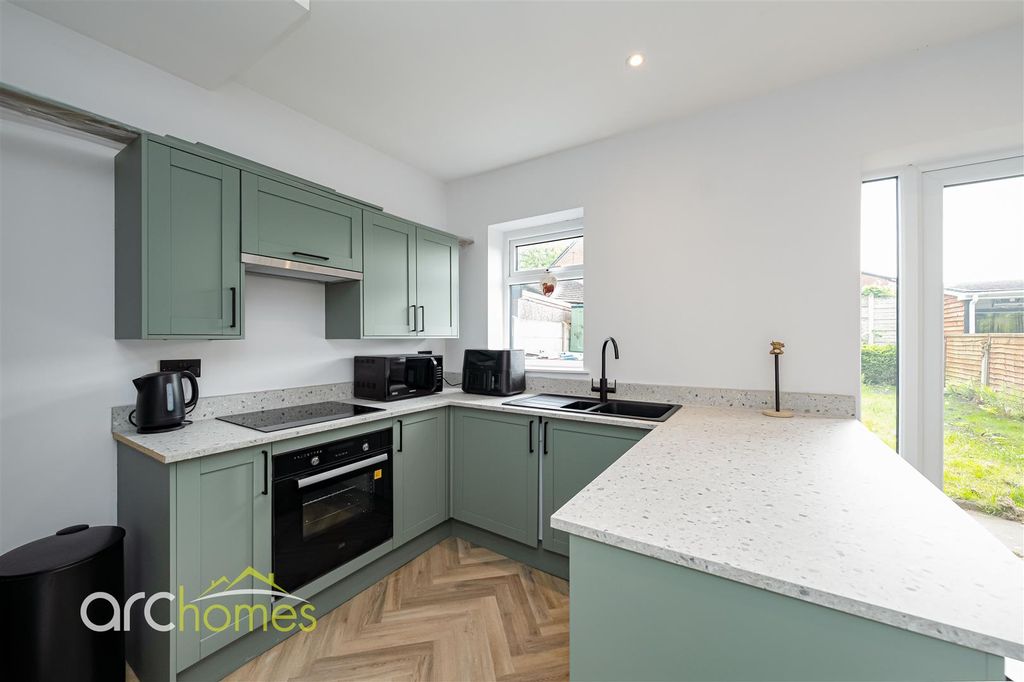 Property photo 3 of 22 Lambeth-6.Jpg