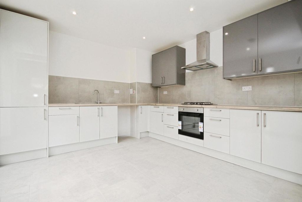 Property photo 2 of 9 Kitchen