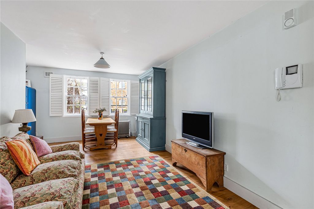 Property photo 3 of 33 Reception/Kitchen