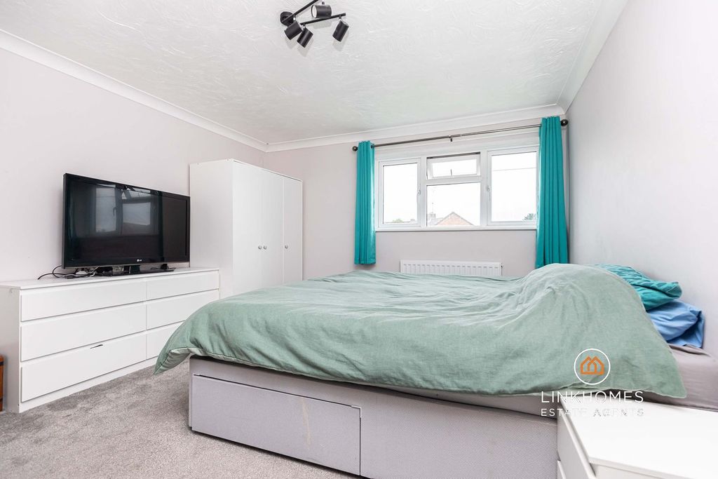 Property photo 3 of 28