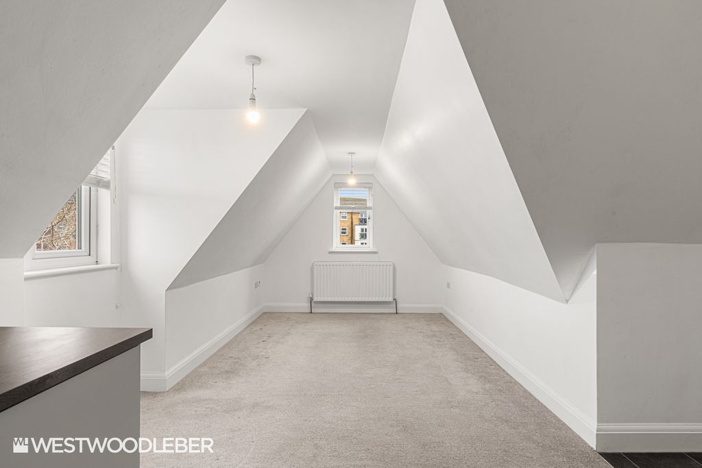 Property photo 3 of 11 Orchardcourt_2