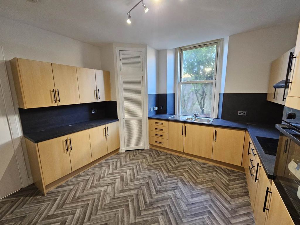 Property photo 3 of 11 1000068583