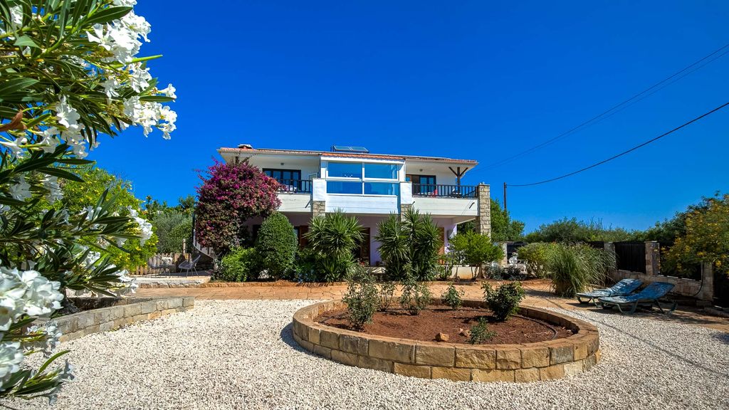 Property photo 1 of 49