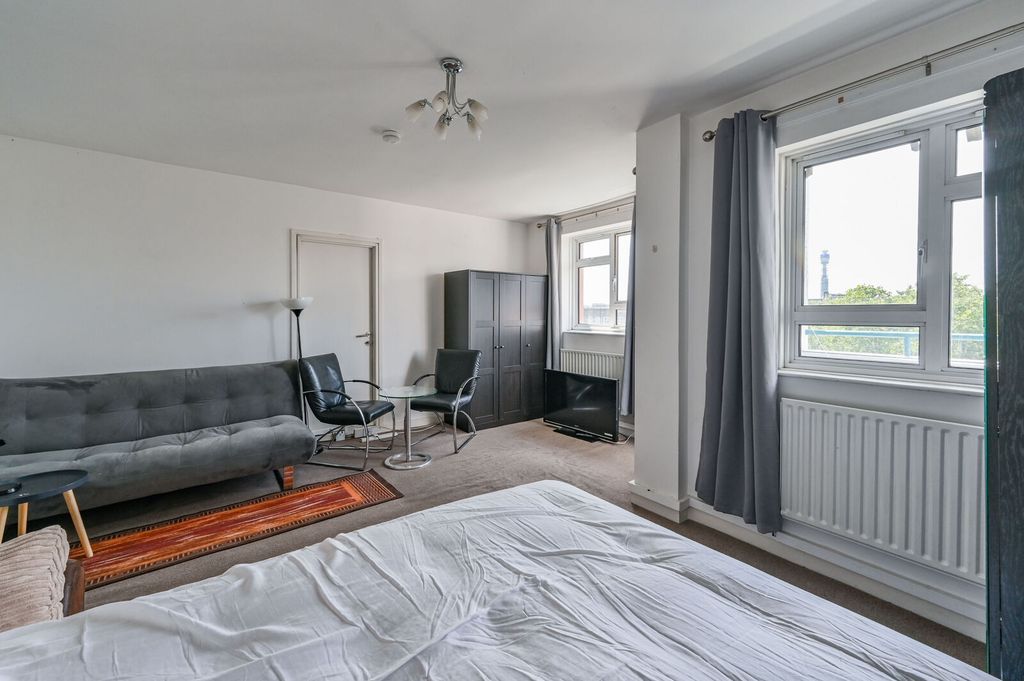 Property photo 2 of 12
