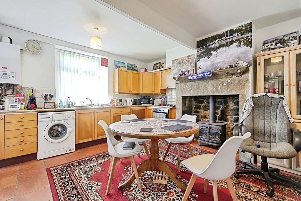Property photo 2 of 17 Photo