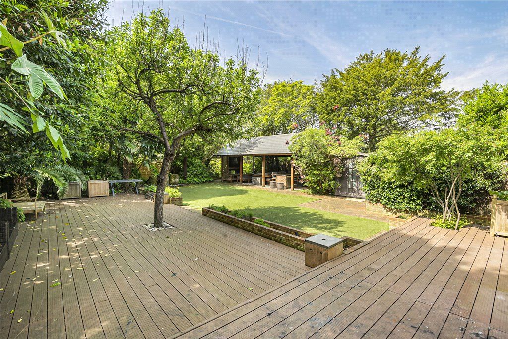 Property photo 2 of 24 Garden