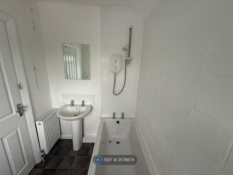 Property photo 2 of 12 Bathroom