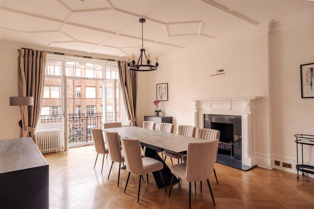 Property photo 3 of 24 Dining Room