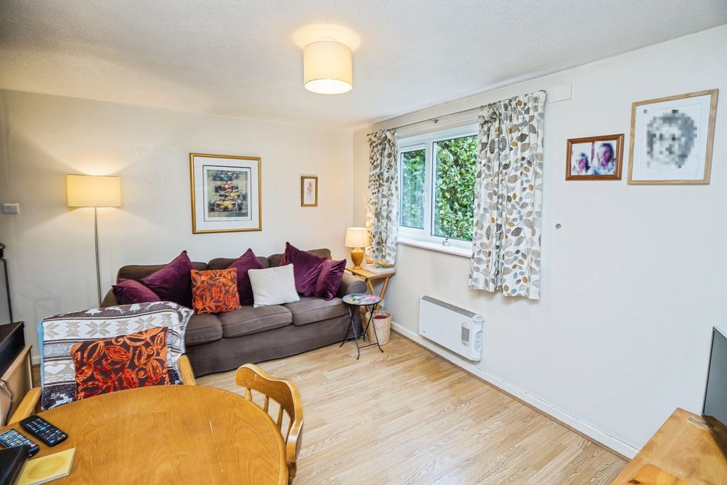 Property photo 2 of 12 Pbox-Img.Jpg