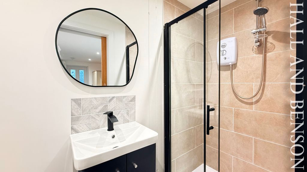 Property photo 3 of 8 Image