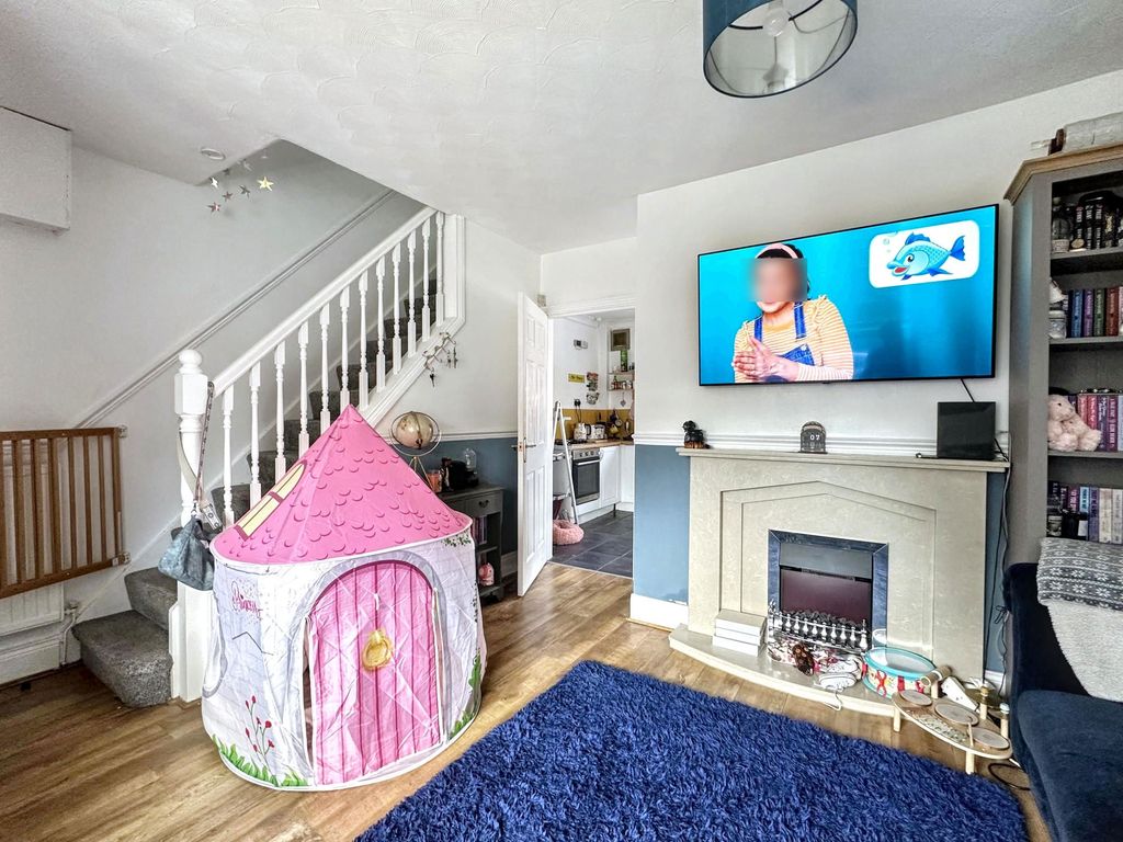 Property photo 2 of 12