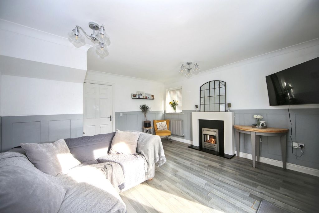 Property photo 2 of 22